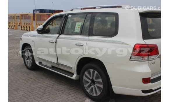 Buy Import Toyota Land Cruiser White Car in Import - Dubai in Batken Buy Import Toyota Land Cruiser White Car in Import - Dubai in Batken