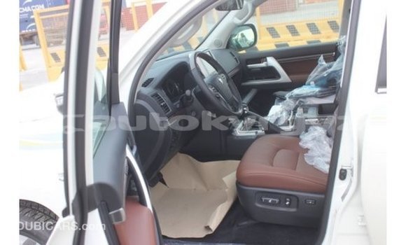 Buy Import Toyota Land Cruiser White Car in Import - Dubai in Batken Buy Import Toyota Land Cruiser White Car in Import - Dubai in Batken