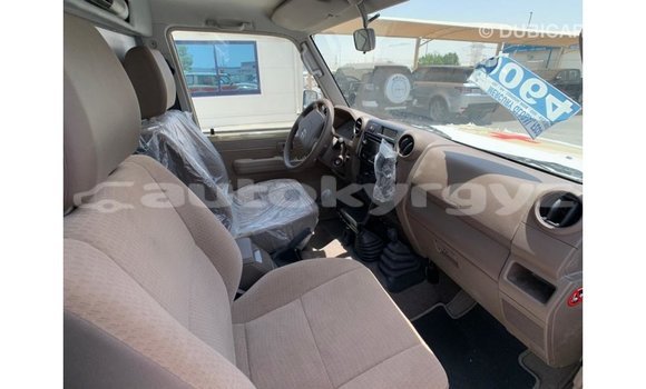 Buy Import Toyota Land Cruiser Beige Car in Import - Dubai in Batken Buy Import Toyota Land Cruiser Beige Car in Import - Dubai in Batken