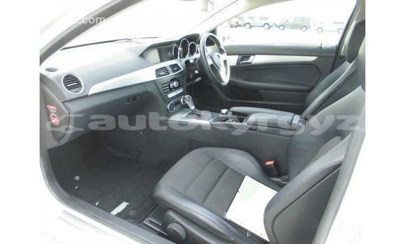 Buy Import Mercedes-Benz 190 White Car in Import - Dubai in Batken Buy Import Mercedes-Benz 190 White Car in Import - Dubai in Batken