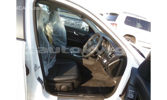 Buy Import Mercedes-Benz 200 White Car in Import - Dubai in Batken Buy Import Mercedes-Benz 200 White Car in Import - Dubai in Batken