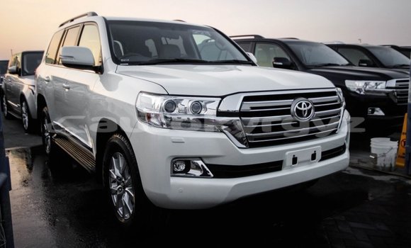 Buy Import Toyota Land Cruiser White Car in Import - Dubai in Batken Buy Import Toyota Land Cruiser White Car in Import - Dubai in Batken
