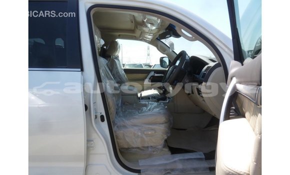 Buy Import Toyota Land Cruiser White Car in Import - Dubai in Batken Buy Import Toyota Land Cruiser White Car in Import - Dubai in Batken