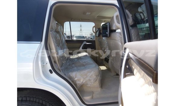 Buy Import Toyota Land Cruiser White Car in Import - Dubai in Batken Buy Import Toyota Land Cruiser White Car in Import - Dubai in Batken