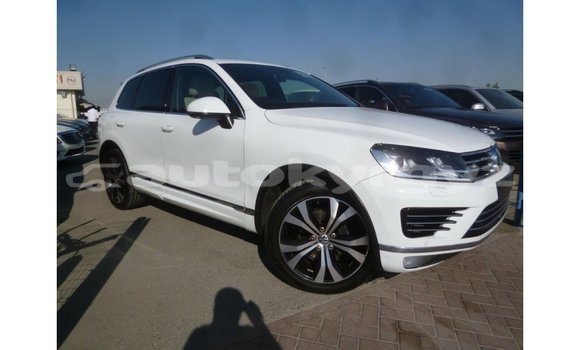 Buy Import Volkswagen Touareg White Car in Import - Dubai in Batken