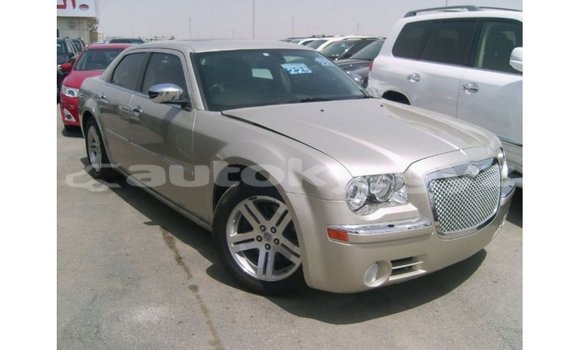 Buy Import Chrysler 300 Beige Car in Import - Dubai in Batken