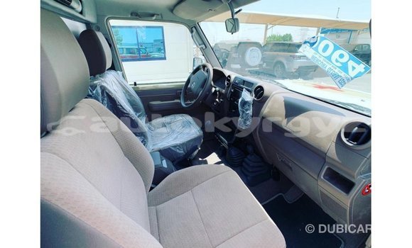 Buy Import Toyota Land Cruiser Beige Car in Import - Dubai in Batken Buy Import Toyota Land Cruiser Beige Car in Import - Dubai in Batken