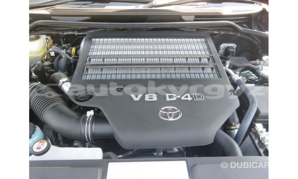 Buy Import Toyota Land Cruiser Red Car in Import - Dubai in Batken Buy Import Toyota Land Cruiser Red Car in Import - Dubai in Batken