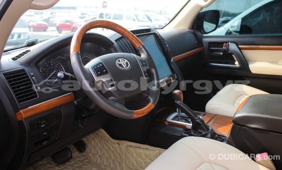 Buy Import Toyota Land Cruiser White Car in Import - Dubai in Batken Buy Import Toyota Land Cruiser White Car in Import - Dubai in Batken