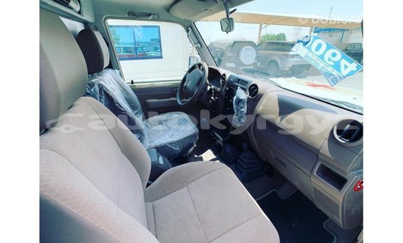 Buy Import Toyota Land Cruiser Beige Car in Import - Dubai in Batken Buy Import Toyota Land Cruiser Beige Car in Import - Dubai in Batken