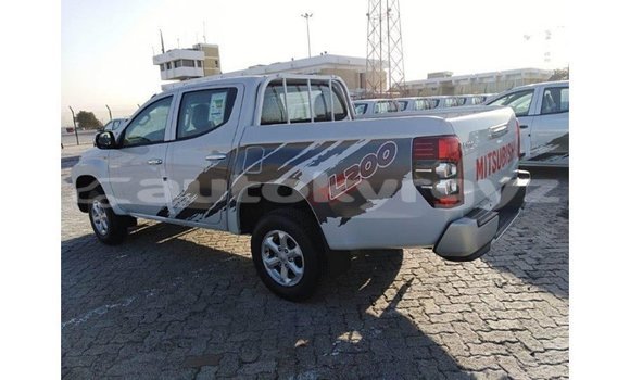 Buy Import Mitsubishi L200 White Car in Import - Dubai in Batken Buy Import Mitsubishi L200 White Car in Import - Dubai in Batken