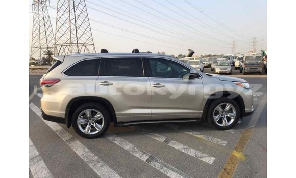 Buy Import Toyota Highlander Beige Car in Import - Dubai in Batken Buy Import Toyota Highlander Beige Car in Import - Dubai in Batken