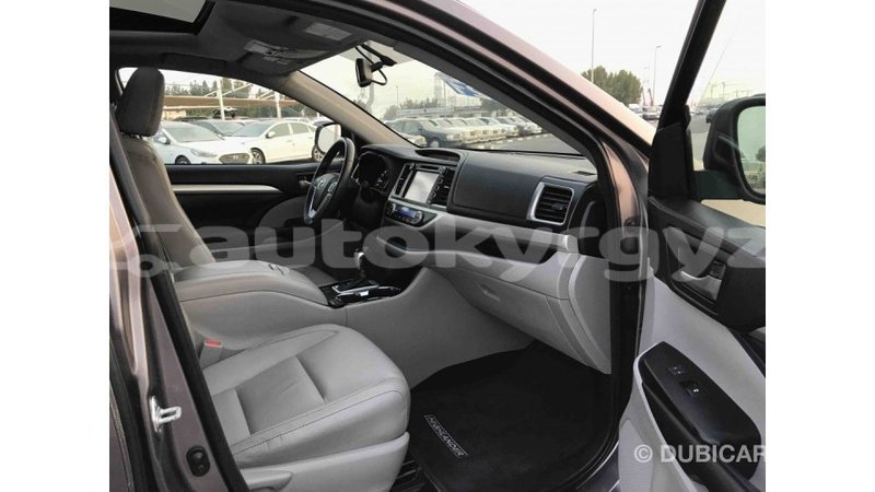 Big with watermark toyota highlander batken import dubai 1872