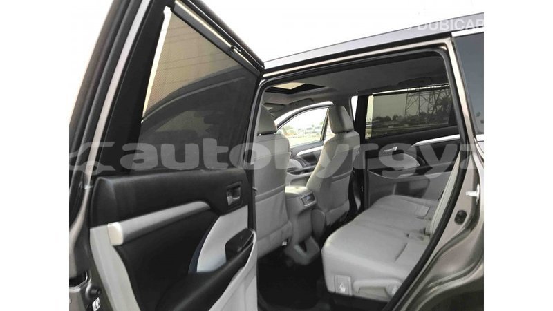Big with watermark toyota highlander batken import dubai 1872