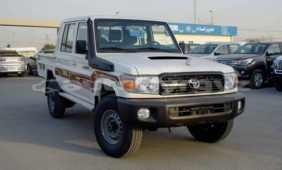Buy Import Toyota Land Cruiser Beige Car in Import - Dubai in Batken Buy Import Toyota Land Cruiser Beige Car in Import - Dubai in Batken