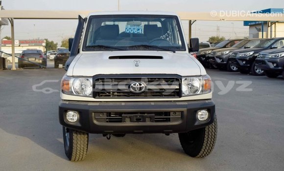 Buy Import Toyota Land Cruiser Beige Car in Import - Dubai in Batken Buy Import Toyota Land Cruiser Beige Car in Import - Dubai in Batken