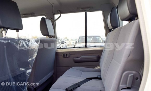 Buy Import Toyota Land Cruiser Beige Car in Import - Dubai in Batken Buy Import Toyota Land Cruiser Beige Car in Import - Dubai in Batken