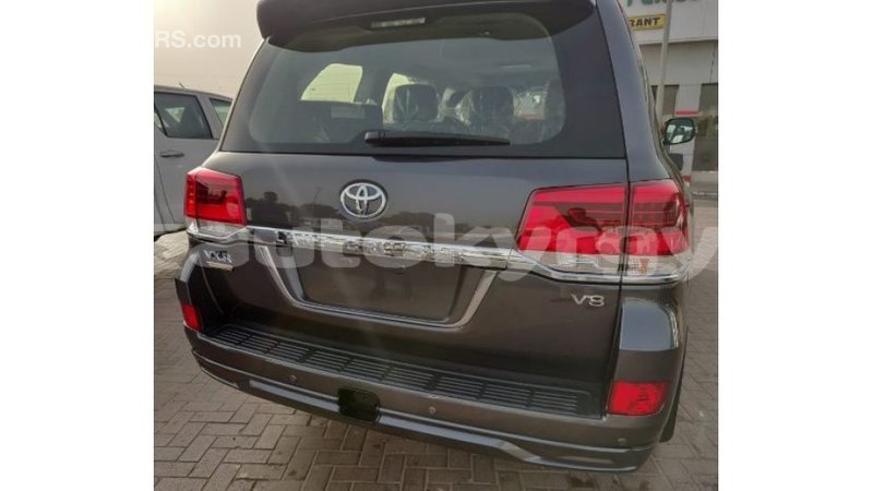 Big with watermark toyota land cruiser batken import dubai 1885