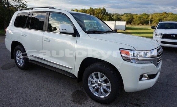 Buy Used Toyota Land Cruiser White Car in Ak–Bulok in Issyk-Kul Buy Used Toyota Land Cruiser White Car in Ak–Bulok in Issyk-Kul