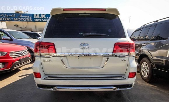 Buy Import Toyota Land Cruiser White Car in Import - Dubai in Batken Buy Import Toyota Land Cruiser White Car in Import - Dubai in Batken