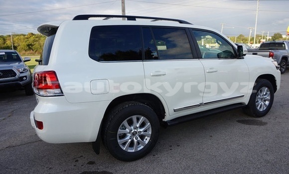 Buy Used Toyota Land Cruiser White Car in Ak–Bulok in Issyk-Kul Buy Used Toyota Land Cruiser White Car in Ak–Bulok in Issyk-Kul