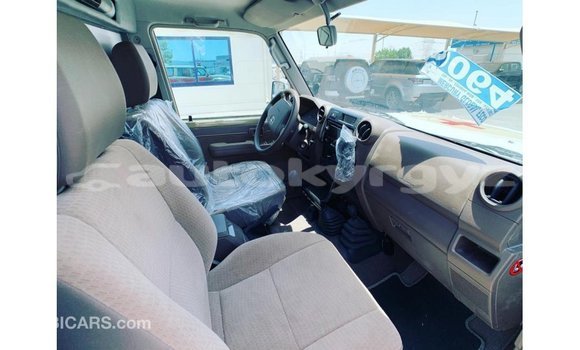 Buy Import Toyota Land Cruiser Beige Car in Import - Dubai in Batken Buy Import Toyota Land Cruiser Beige Car in Import - Dubai in Batken