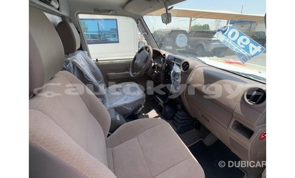 Buy Import Toyota Land Cruiser Beige Car in Import - Dubai in Batken Buy Import Toyota Land Cruiser Beige Car in Import - Dubai in Batken