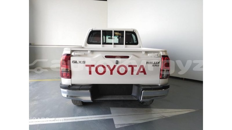 Big with watermark toyota hilux batken import dubai 2044