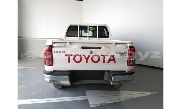 Buy Import Toyota Hilux White Car in Import - Dubai in Batken Buy Import Toyota Hilux White Car in Import - Dubai in Batken