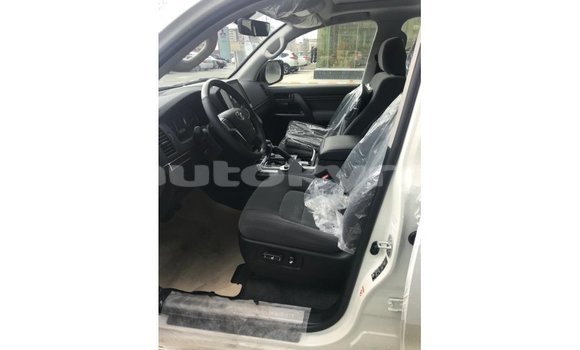 Buy Import Toyota Land Cruiser White Car in Import - Dubai in Batken Buy Import Toyota Land Cruiser White Car in Import - Dubai in Batken