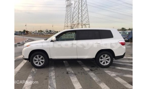 Buy Import Toyota Highlander White Car in Import - Dubai in Batken Buy Import Toyota Highlander White Car in Import - Dubai in Batken