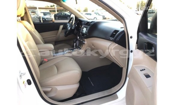 Buy Import Toyota Highlander White Car in Import - Dubai in Batken Buy Import Toyota Highlander White Car in Import - Dubai in Batken