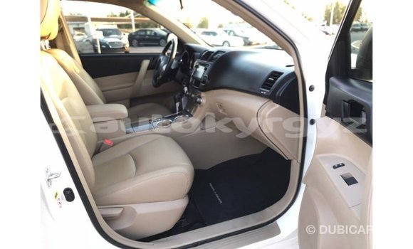 Buy Import Toyota Highlander White Car in Import - Dubai in Batken Buy Import Toyota Highlander White Car in Import - Dubai in Batken