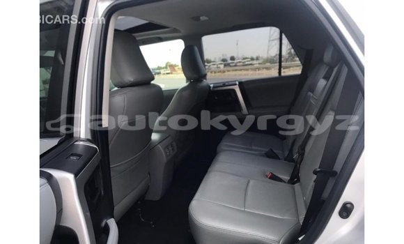 Buy Import Toyota HiAce Other Truck in Import - Dubai in Batken Buy Import Toyota HiAce Other Truck in Import - Dubai in Batken