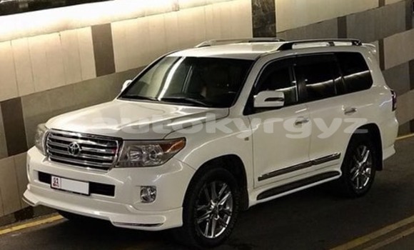 Buy Used Toyota Land Cruiser White Car in Bishkek in Bishkek Buy Used Toyota Land Cruiser White Car in Bishkek in Bishkek