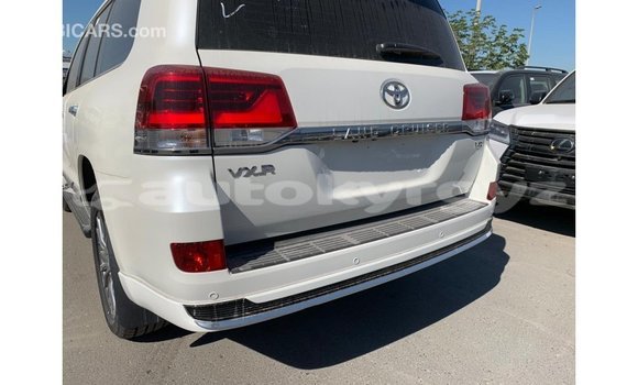 Buy Import Toyota Land Cruiser White Car in Import - Dubai in Batken Buy Import Toyota Land Cruiser White Car in Import - Dubai in Batken