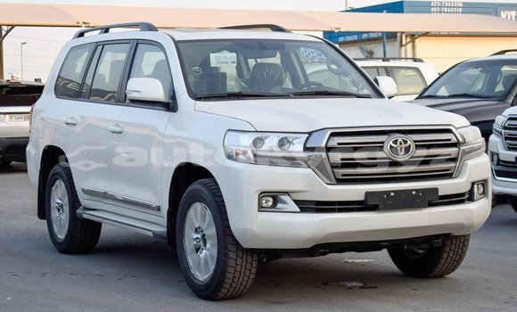 Buy Import Toyota Land Cruiser White Car in Import - Dubai in Batken Buy Import Toyota Land Cruiser White Car in Import - Dubai in Batken