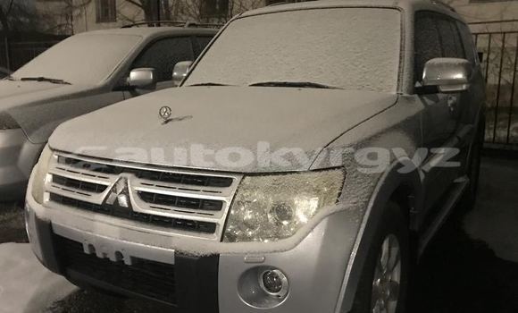 Buy Used Mitsubishi Pajero Silver Car in Bishkek in Bishkek