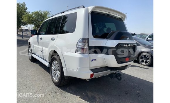 Buy Import Mitsubishi Pajero White Car in Import - Dubai in Batken Buy Import Mitsubishi Pajero White Car in Import - Dubai in Batken