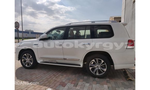 Buy Import Toyota Land Cruiser White Car in Import - Dubai in Batken Buy Import Toyota Land Cruiser White Car in Import - Dubai in Batken
