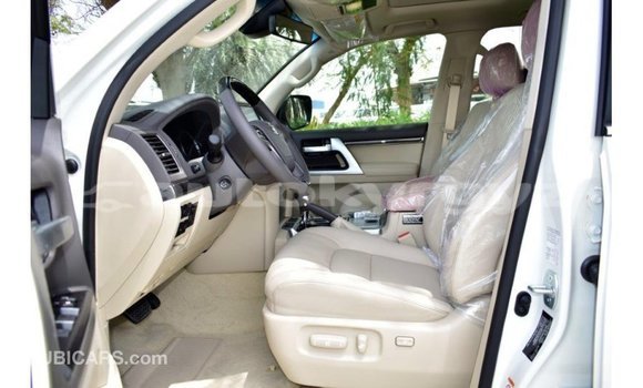 Buy Import Toyota Land Cruiser White Car in Import - Dubai in Batken Buy Import Toyota Land Cruiser White Car in Import - Dubai in Batken
