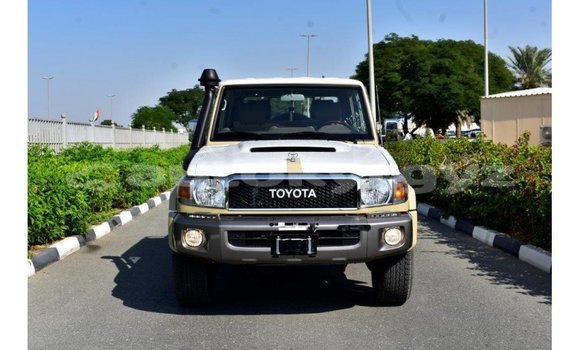 Buy Import Toyota Land Cruiser Beige Car in Import - Dubai in Batken Buy Import Toyota Land Cruiser Beige Car in Import - Dubai in Batken