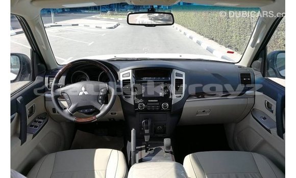 Buy Import Mitsubishi Pajero White Car in Import - Dubai in Batken Buy Import Mitsubishi Pajero White Car in Import - Dubai in Batken