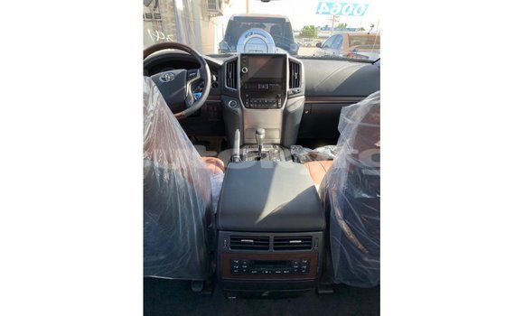 Buy Import Toyota Land Cruiser White Car in Import - Dubai in Batken Buy Import Toyota Land Cruiser White Car in Import - Dubai in Batken