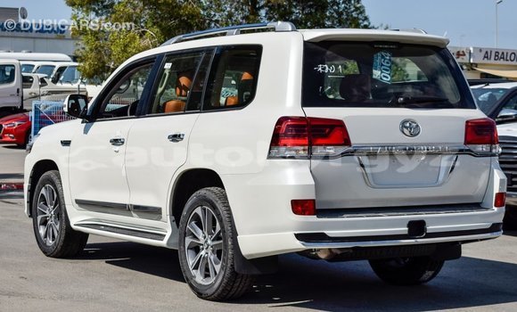 Buy Import Toyota Land Cruiser White Car in Import - Dubai in Batken Buy Import Toyota Land Cruiser White Car in Import - Dubai in Batken