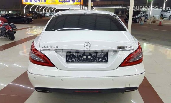 Buy Import Mercedes-Benz 190 (W201) White Car in Import - Dubai in Batken Buy Import Mercedes-Benz 190 (W201) White Car in Import - Dubai in Batken