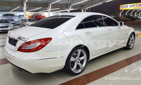 Buy Import Mercedes-Benz 190 (W201) White Car in Import - Dubai in Batken Buy Import Mercedes-Benz 190 (W201) White Car in Import - Dubai in Batken