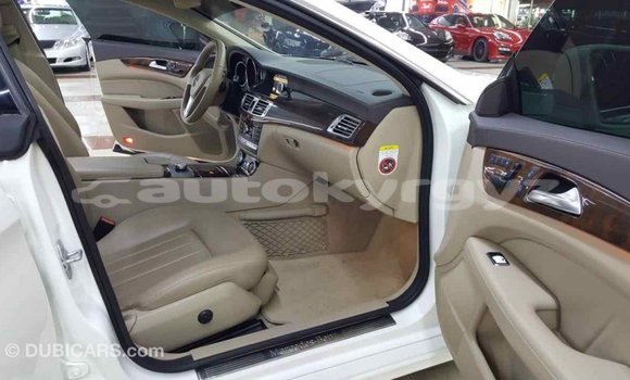Buy Import Mercedes-Benz 190 (W201) White Car in Import - Dubai in Batken Buy Import Mercedes-Benz 190 (W201) White Car in Import - Dubai in Batken