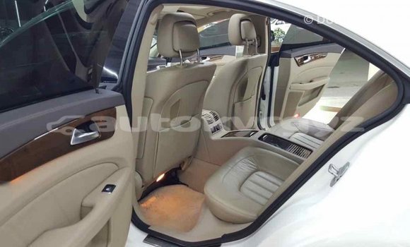 Buy Import Mercedes-Benz 190 (W201) White Car in Import - Dubai in Batken Buy Import Mercedes-Benz 190 (W201) White Car in Import - Dubai in Batken