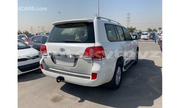 Buy Import Toyota Land Cruiser White Car in Import - Dubai in Batken Buy Import Toyota Land Cruiser White Car in Import - Dubai in Batken